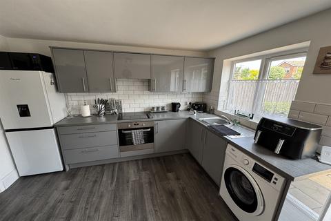2 bedroom semi-detached house to rent, 2 bedroom Semi Detached House in Shoeburyness