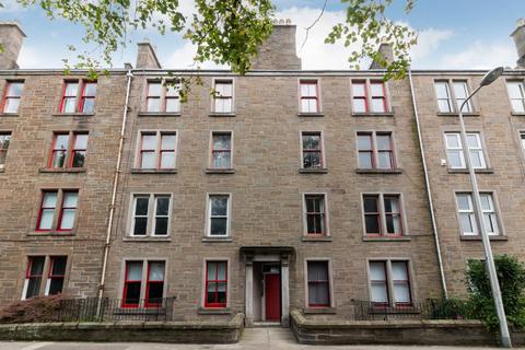 2 bedroom flat to rent, Roseangle, West End DD1