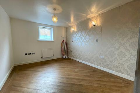 2 bedroom flat to rent, Romford, Essex, RM1