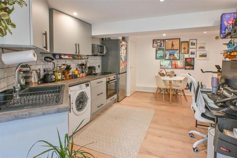1 bedroom apartment for sale, Cameron Close, Warley, Brentwood