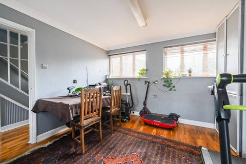 Bien Dearg Butlers Drive, London, E4 7RL