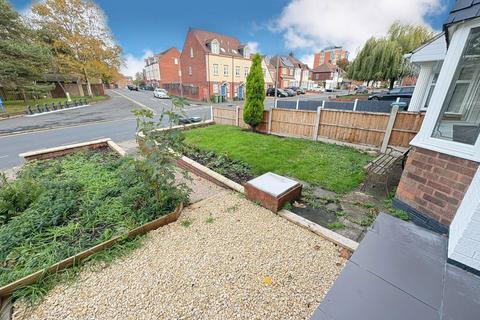 62 Lyndon, West Bromwich, B71 4EW