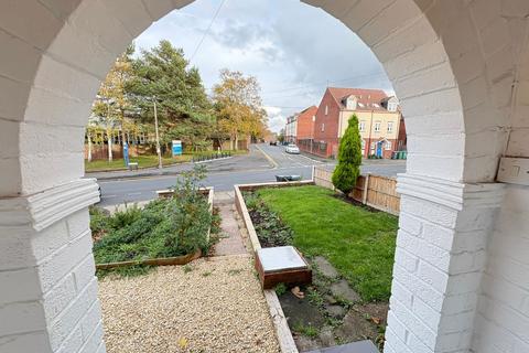 62 Lyndon, West Bromwich, B71 4EW