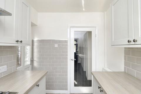 62 Lyndon, West Bromwich, B71 4EW