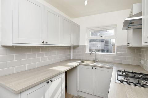 62 Lyndon, West Bromwich, B71 4EW