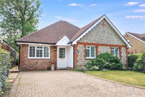 3 bedroom detached bungalow for sale, APPLETREE CLOSE, FETCHAM, KT22