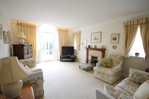 3 bedroom detached bungalow for sale, APPLETREE CLOSE, FETCHAM, KT22