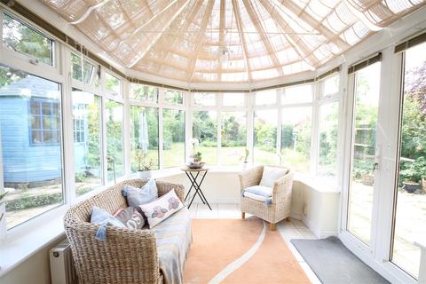 3 bedroom detached bungalow for sale, APPLETREE CLOSE, FETCHAM, KT22