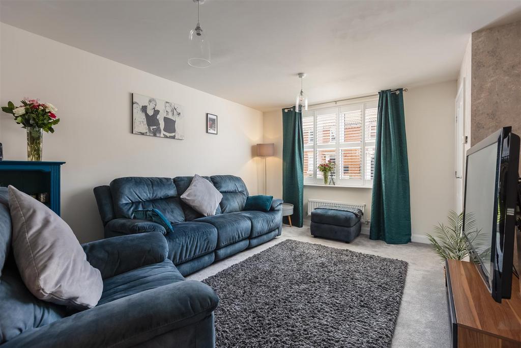 Rye Close 21 Sitting Room-1.jpg