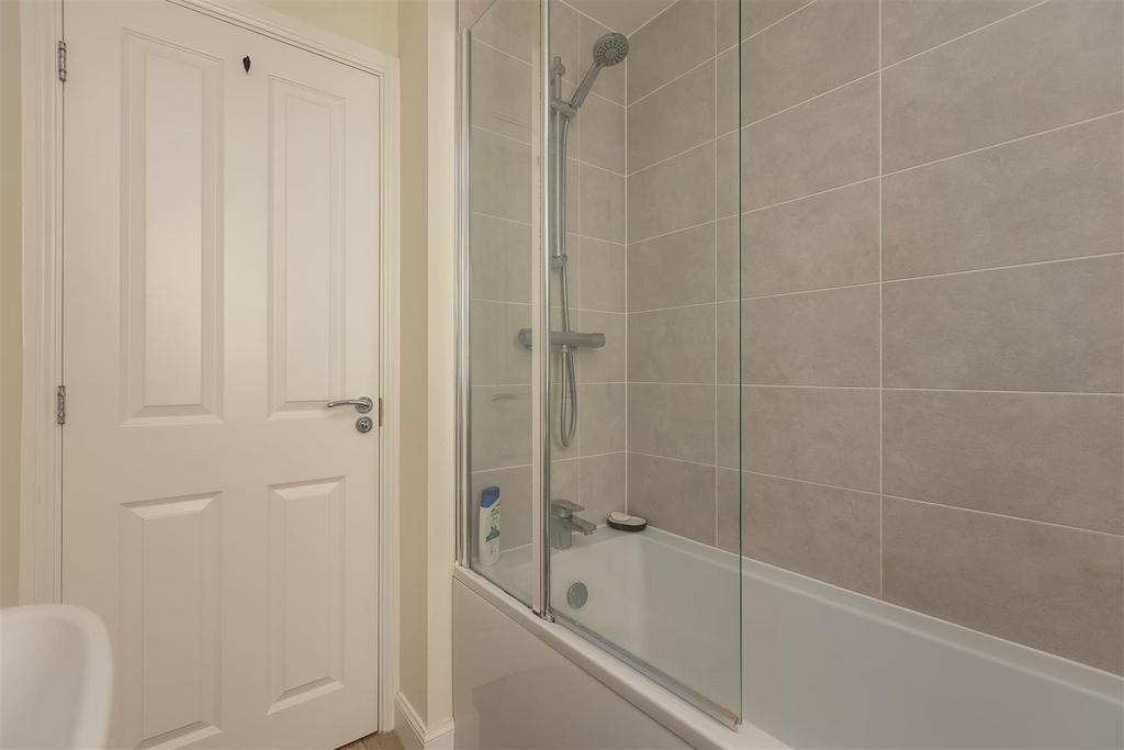 Rye Close 21 Bathroom-2.jpg