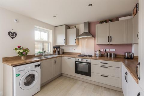 3 bedroom townhouse for sale, Rye Close, Pickering