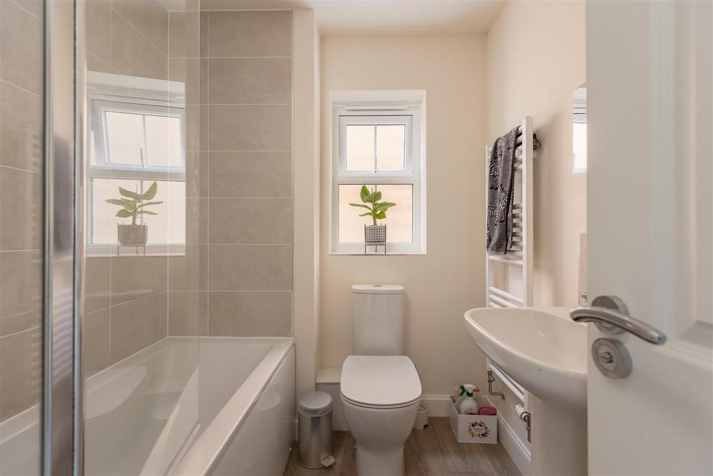 Rye Close 21 Bathroom-1.jpg