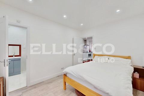 2 bedroom maisonette for sale, Victoria Road, Uxbridge, UB8