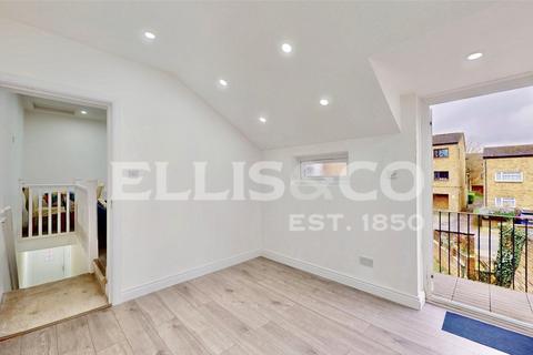 2 bedroom maisonette for sale, Victoria Road, Uxbridge, UB8