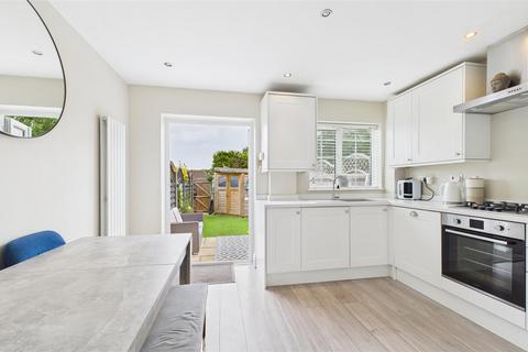 11 Bushbarns, Cheshunt, Waltham Cross, EN7 6EA