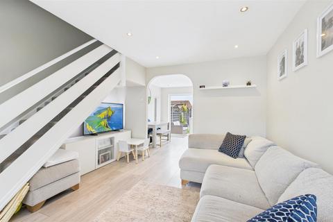 11 Bushbarns, Cheshunt, Waltham Cross, EN7 6EA