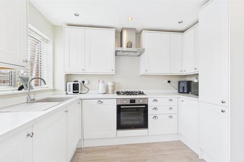 11 Bushbarns, Cheshunt, Waltham Cross, EN7 6EA