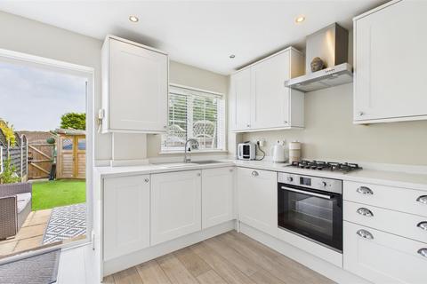 11 Bushbarns, Cheshunt, Waltham Cross, EN7 6EA