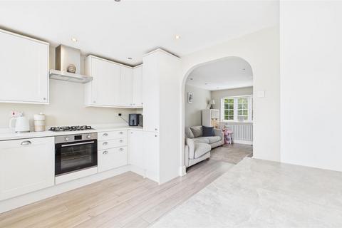 11 Bushbarns, Cheshunt, Waltham Cross, EN7 6EA