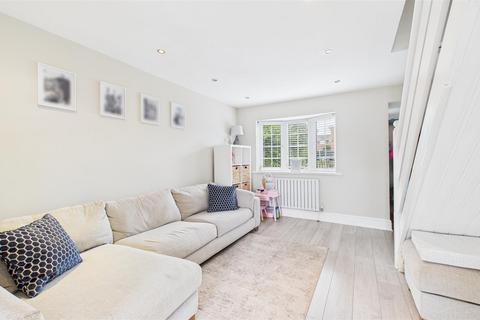11 Bushbarns, Cheshunt, Waltham Cross, EN7 6EA