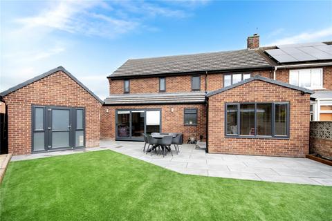 10 Amanda Road, Harworth, Doncaster, DN11 8HH