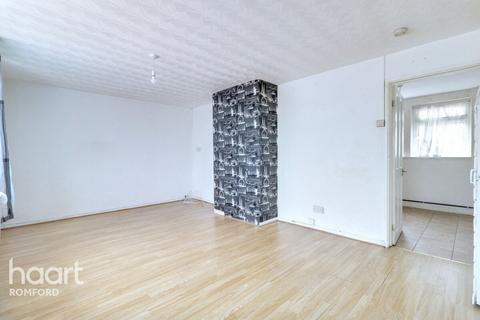 16 Chigwell View, Romford, RM5 2JH