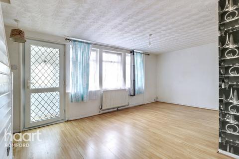 16 Chigwell View, Romford, RM5 2JH