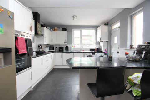 81 Broad Street, Barry, CF62 7AG