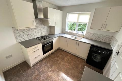 3 bedroom semi-detached house to rent, Warren Hill, Newhall, Swadlincote, DE11