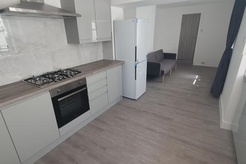 5 bedroom house to rent, 26 Bertram Street