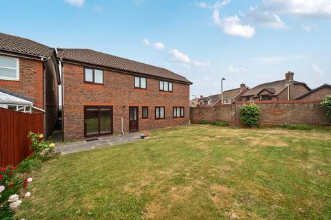 1 Coghlan Close, Fareham, PO16 7YE