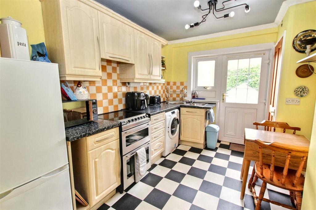5- Kitchen.jpg