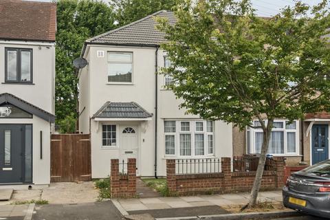 22 Caesars Walk, Mitcham, CR4 4LE
