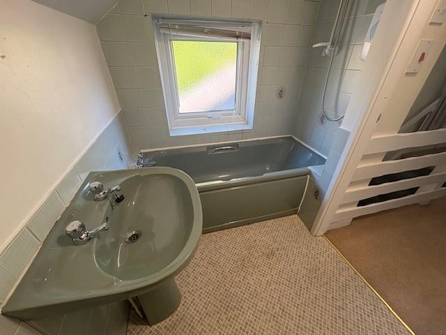 BATHROOMNEW.jpg