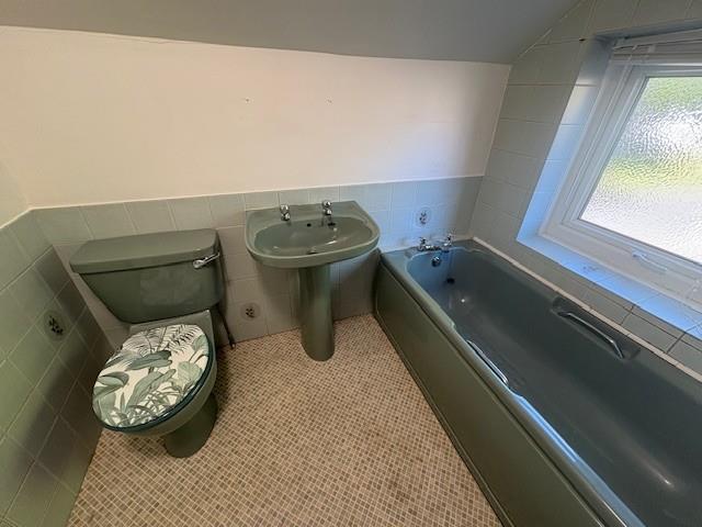 BATHROOMNEW1.jpg