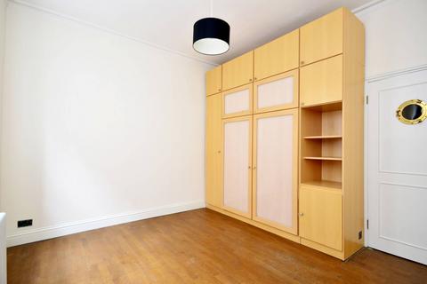 Studio to rent, Hanson Street, Fitzrovia, London, W1W