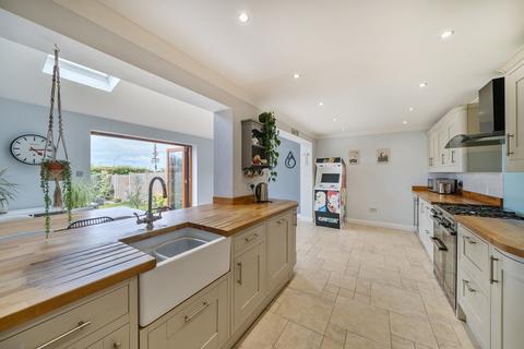 136 Park View, Crewkerne, TA18 8JJ