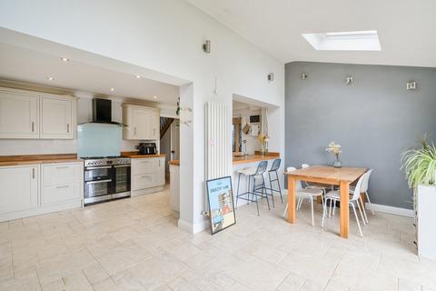 136 Park View, Crewkerne, TA18 8JJ