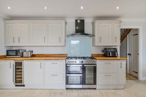 136 Park View, Crewkerne, TA18 8JJ