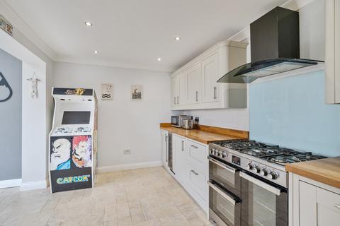136 Park View, Crewkerne, TA18 8JJ