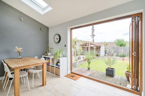 136 Park View, Crewkerne, TA18 8JJ