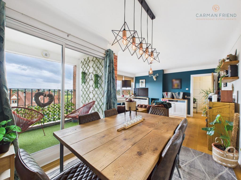 Lounge/Dining Room