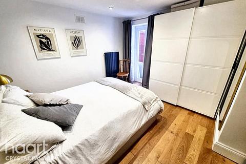 2 bedroom flat for sale, Whiteley Road, London