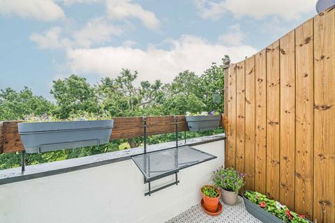 3 bedroom maisonette for sale, Park Gate Court, Hampton TW12