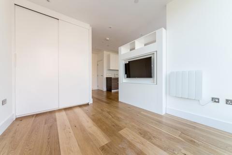 Studio to rent, Staines Road, Hounslow TW3