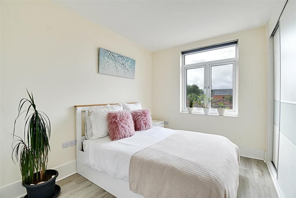 Bedroom 1 1.jpg