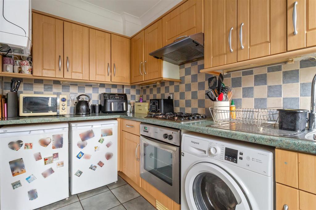 Bulkington Avenue, 90-007.jpg