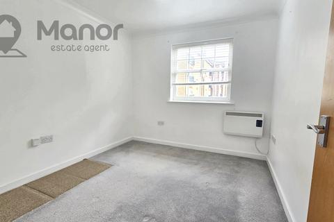 2 bedroom flat to rent, Queensberry Place, Manor Park, E12 6UN