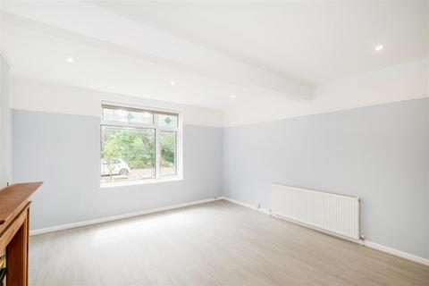 87 Chingdale Road, London, E4 6HZ