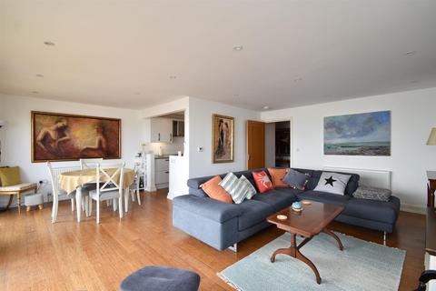 2 bedroom flat for sale, Rock-A-Nore Road, Hastings TN34